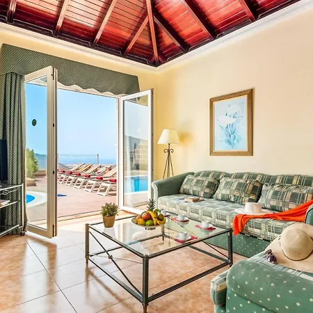 8 With Pool And Terrace Villa Chayofa