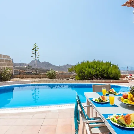8 With Pool And Terrace