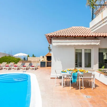 8 With Pool And Terrace *