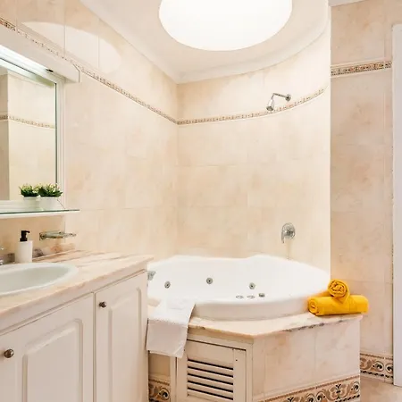 8 With Pool And Terrace Βίλα *